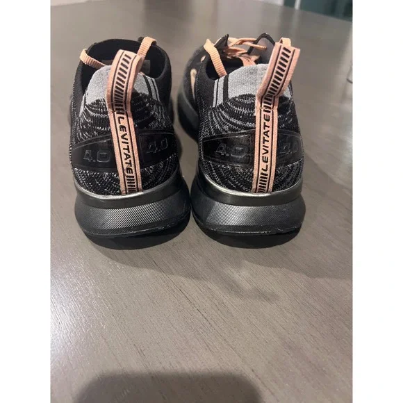 Brooks Women's Levitate 4 Black Coral Running Shoes Size 9 Medium Worn Twice - Picture 4 of 7